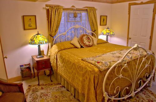 Cedar City Bed & Breakfast | Big Yellow Inn
