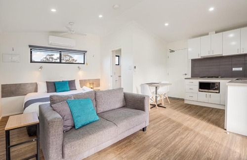 Marong Hotel | BIG4 Bendigo Marong Holiday Park