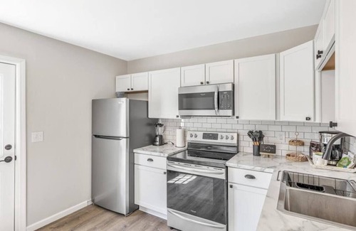 Bay City House | BigBlue! Dog Friendly | Big Groups | First Floor Master Bedroom | HotTub-all yr