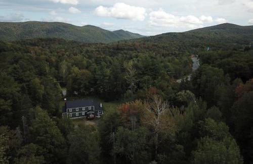 Killington Ski Chalet | Bigelow Chalet at Killington: 8BR/4.5 BA Pet Friendly Home w/Hot Tub, Fireplace, Walk to Shuttle