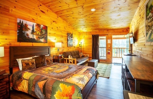Benton Cabin | Bigfoot Lodge Room Two
