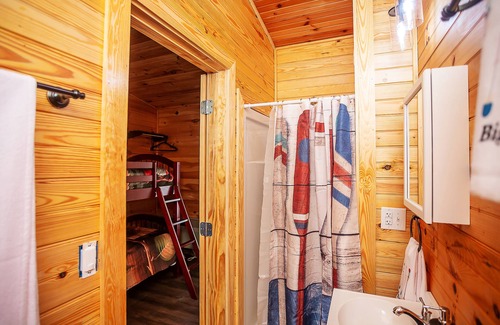 Benton Cabin | Bigfoot Lodge Room Two