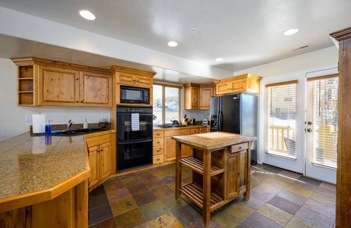 Eden Condo | Bigfoot's Alpine Retreat MH710| Pool |Sauna | Gym