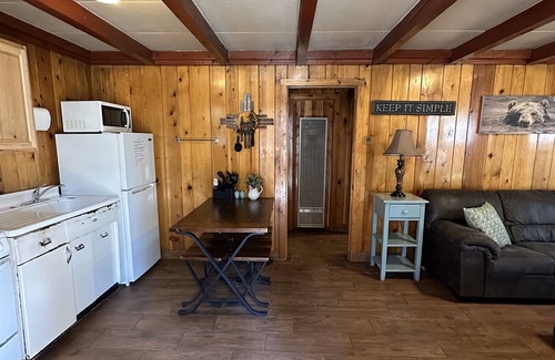 Cloudcroft Cabin | Bigfoot's Bunkhouse! Cozy Cabin, Cool Breeze Dogs Welcome! 45 min to white sands