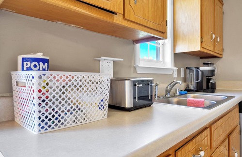 Oak Grove House | Bigger and Better BNB Mid-Term Stay with King Bed