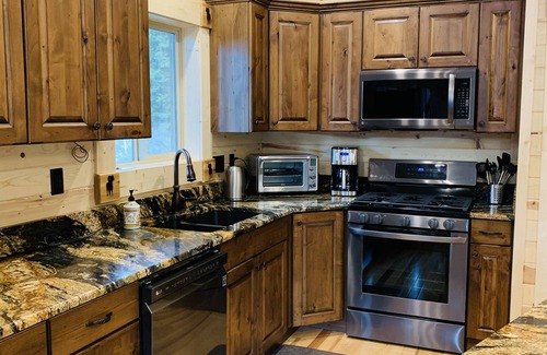 Island Park Cabin | Bighorn Lodge-10 minutes to YNP+Hot tub+Wifi+AC