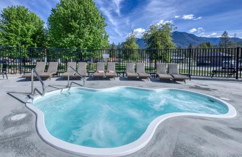East Kootenay Hotel | Bighorn Meadows Resort