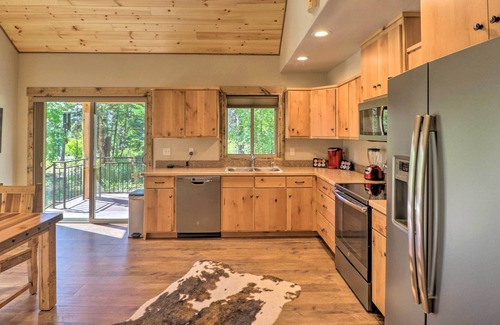 Bigfork Cabin | 'Bigsky' Cabin w/ Fire Pit, Walk to Fishing!