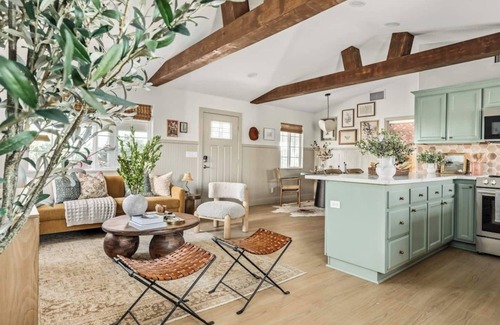 Yucca Valley House | Bijou | A Romantic Bungalow For Couples