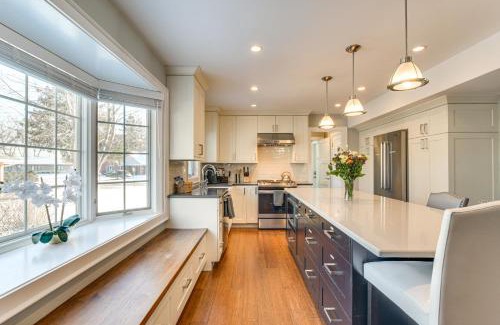 Prospect Heights House | Bike and Kayak Lakefront Prospect Heights Home