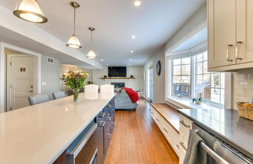 Prospect Heights House | Bike and Kayak Lakefront Prospect Heights Home