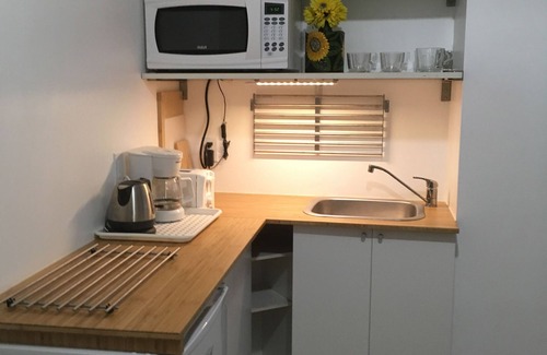 Courtenay Apartment | Bike, family and pet friendly accommodation near trails, park & local village