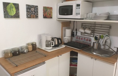 Courtenay Apartment | Bike, family and pet friendly accommodation near trails, park & local village
