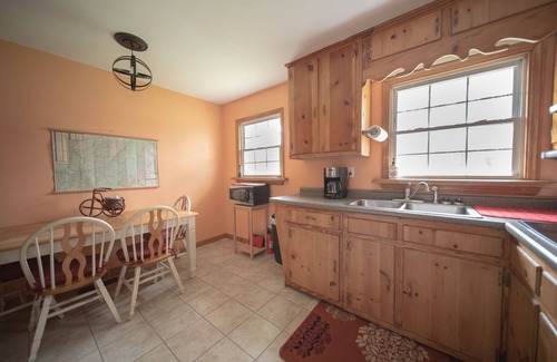 Brevard House | Bike/hike/play! 1/2 mile to Pisgah Nat'l Forest, 7 miles to DuPont. Clean&close