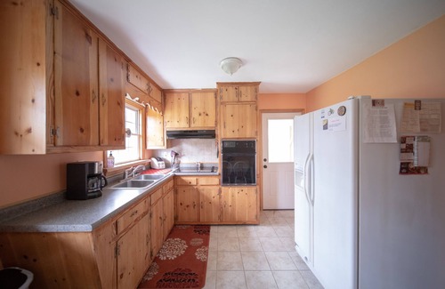 Brevard House | Bike/hike/play! 1/2 mile to Pisgah Nat'l Forest, 7 miles to DuPont. Clean&close