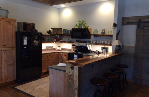Cedar Mountain House | Bike,hike trails in minutes. New, rustic cabin near Brevard, DuPont,Pisgah nn