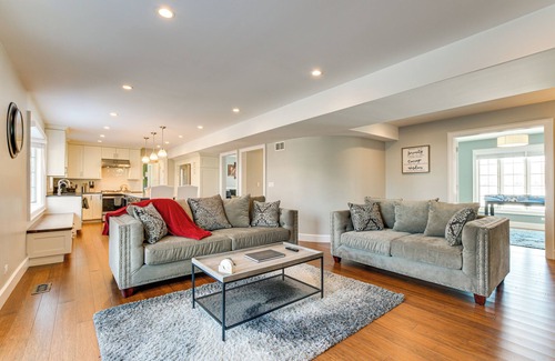 Prospect Heights House | Bike & Kayak: Lakefront Prospect Heights Home