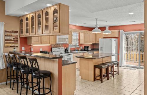 Bella Vista House | Bike -Lovers & Pets Welcome Modern Home by Bamboozled Trail