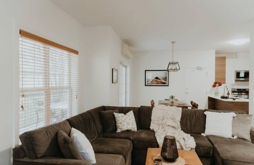 Saint-Faustin-Lac-Carre Condo | Bike & Ski In/Out RodeoFest, Fall color festival