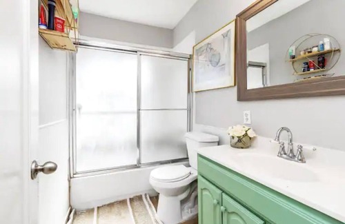 Fresno House | Bike Themed 2Bedroom/1 Bath-Centrally Located