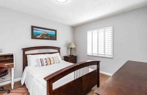 Fresno House | Bike Themed 2Bedroom/1 Bath-Centrally Located