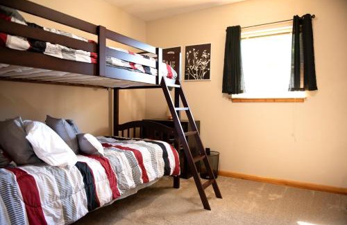 Athens House | Biker Hiker friendly 3 bedroom by Strouds Run State Park