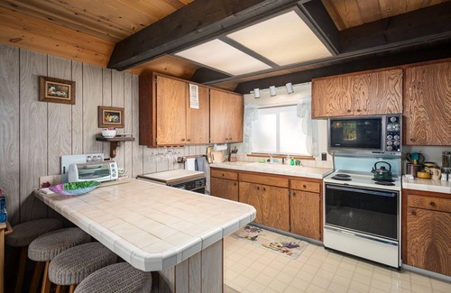 Tahoma Cabin | Bikes + Kayak Avail! Authentic Cabin in Friendly West Shore - "Mirthwood Den"