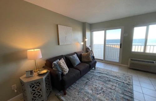Northeast Virginia Beach House | Bikinis and Martinis at Dolphin Run-Oceanfront-Pool!