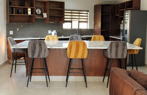 Hekpoort Villa | Biko's Villa
