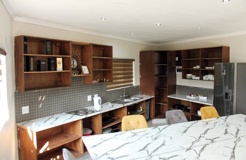 Hekpoort Villa | Biko's Villa