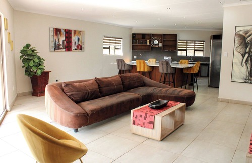 Hekpoort Villa | Biko's Villa