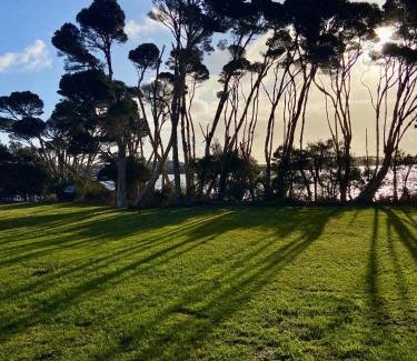 Smithton Villa | Bilbos Cottage at Little Bird