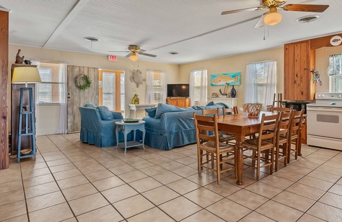 Alligator Point House | Bill's Bay Breeze-Beautiful Alligator Point Home