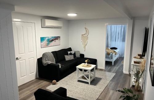 Oxley Island House | Billabong Cottage