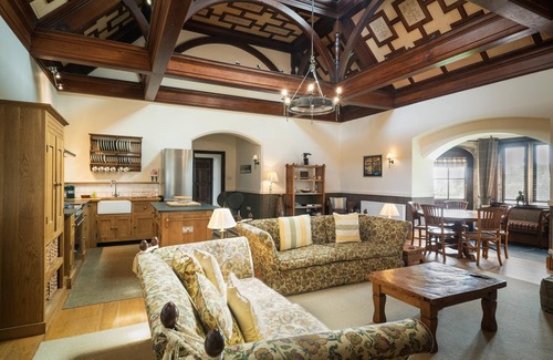 Lyme Regis House | Billiard House Rousdon, 350 acres, private beach - winter discounts !