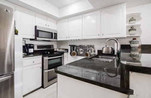 Point Venture House | Billie Jean, Lake Travis - Sleeps 8 Lake Access
