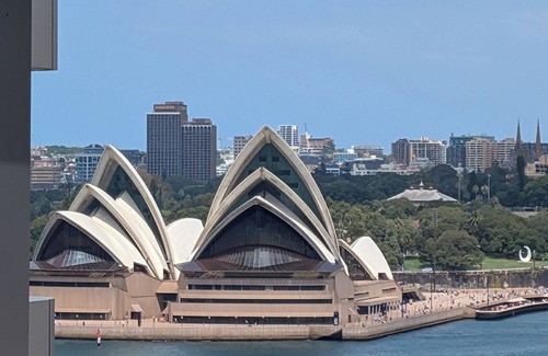 Kirribilli Apartment | Billion Dollar View | Spacious CBD Apartment 2bdr