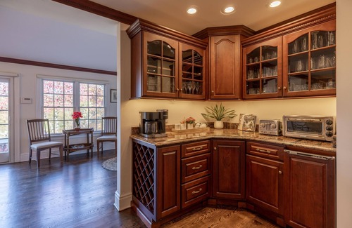 Asheville House | BillsMore Estate! 9 acres with amazing views & trails. 11 minutes to downtown