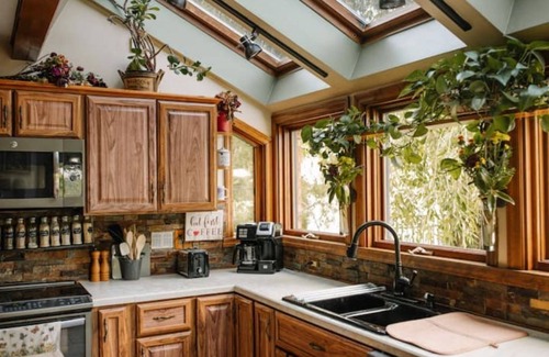 Slovan House | Billy Boy Retreat - Cohosted by Stacy & Dave