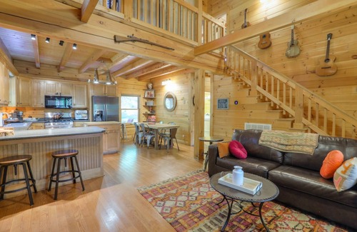 Lebanon Cabin | Billy Goat Hill Cabin - Romantic Cabana with Hot tub No Cleaning Fee or Chores