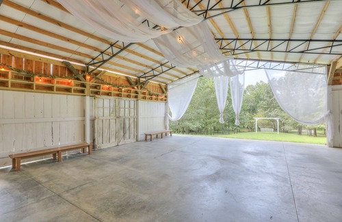 Lebanon Cabin | Billy Goat Hill Cabin - Romantic Cabana with Hot tub No Cleaning Fee or Chores