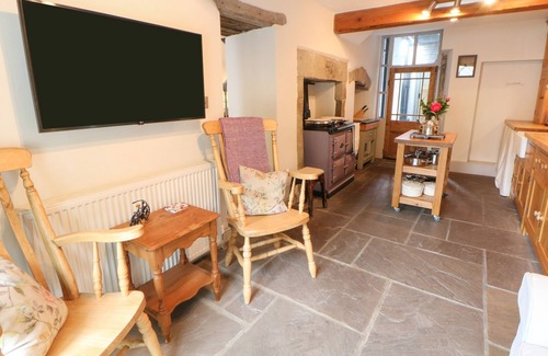 Tideswell Cottage | BILLY WHISKEY'S, pet friendly, character holiday cottage in Tideswell