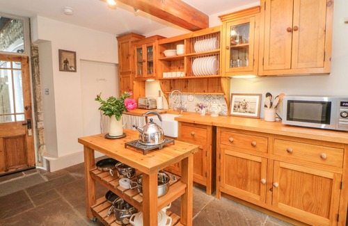 Tideswell Cottage | BILLY WHISKEY'S, pet friendly, character holiday cottage in Tideswell