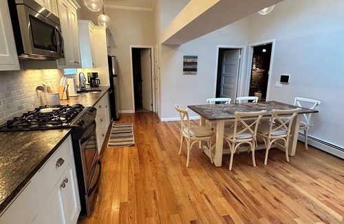 Greenwood Lake House | BillyMoe’s Bungalow, A low key 3 Bedroom house with lake view.