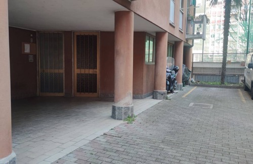 Lorenteggio Apartment | Bilocale luminoso con posto auto e colazione