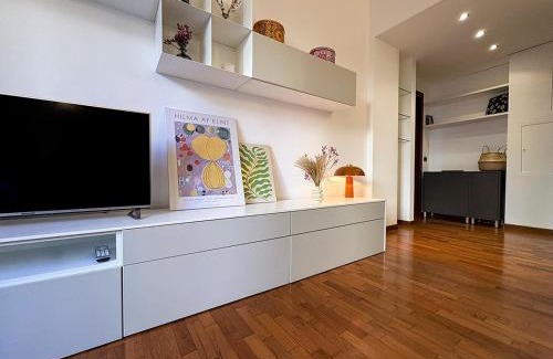 Lorenteggio Apartment | Bilocale silenzioso e accogliente Metro 4 Frattini - 15 minutes to city center