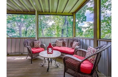 Kenilworth Apartment | Biltmore Hideaway - Luxury Urban Tree Top Retreat