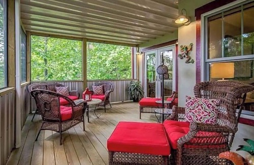 Kenilworth Apartment | Biltmore Hideaway - Luxury Urban Tree Top Retreat