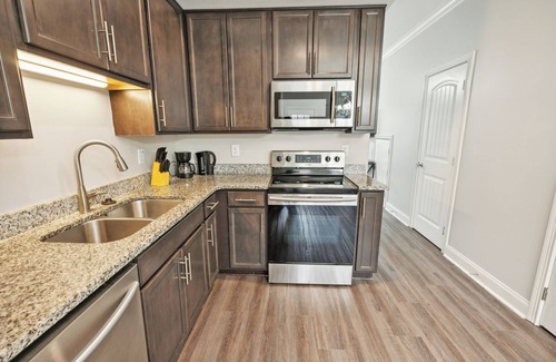 Clarksville Apartment | Biltmore Luxury 1513 #3 Townhomes l 2Bd 2 Bth