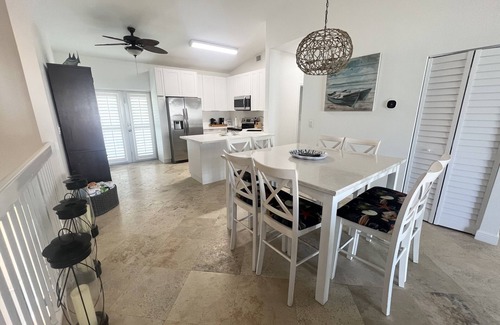 Alice Town Apartment | Bimini Breeze 2/2 Apartment